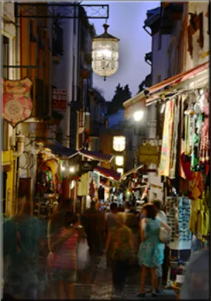 Detalle de faroles en latón con acabado negro mate