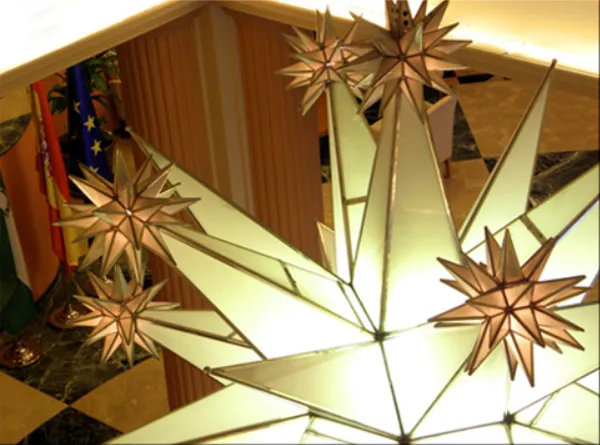 Detalle de las estrellas en las puntas